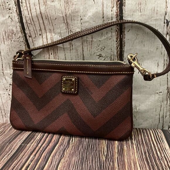 DOONEY AND BOURKE WRISTLET SMALL POUCH GOLD TONE HARDWARE - Picture 12 of 14